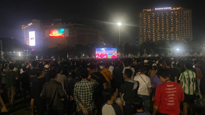 Nobar Timnas Indonesia vs Iraq di Simpanglima, Kota Semarang, Kamis.