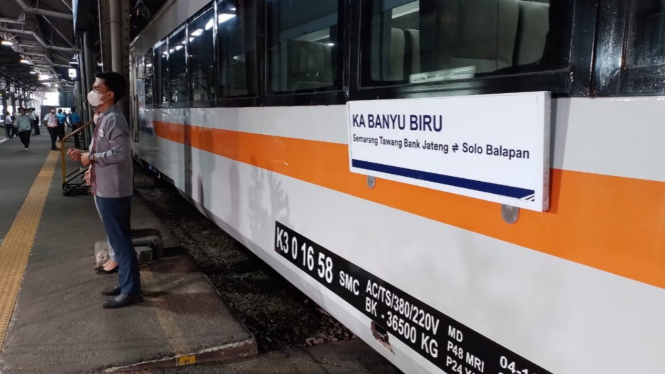 Kereta Api Banyubiru Semarang - Solo.