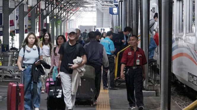 Suasana penumpang kereta api.