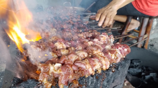 Sate Kambing Tali Roso Klaten yang besar.