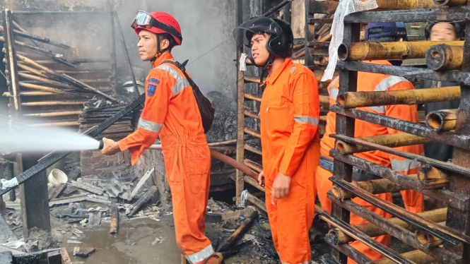 Kebakaran ludeskan pabrik tahu di kab. Semarang