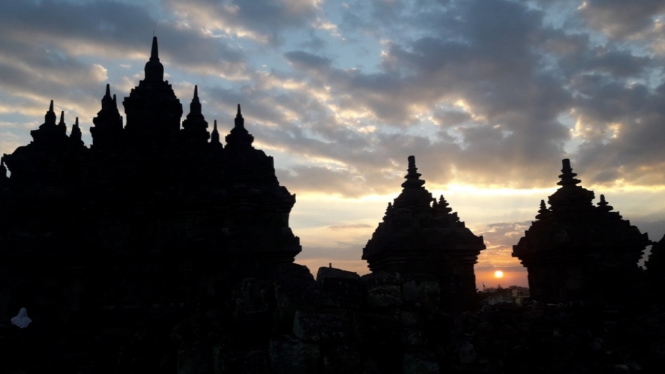 Candi di kawasan dekat Prambanan.