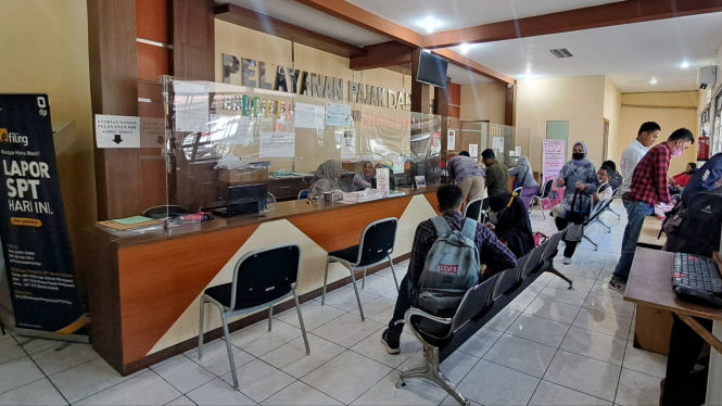 Suasana pelayanan pajak daerah di kantor BKUD Kabupaten Semarang.