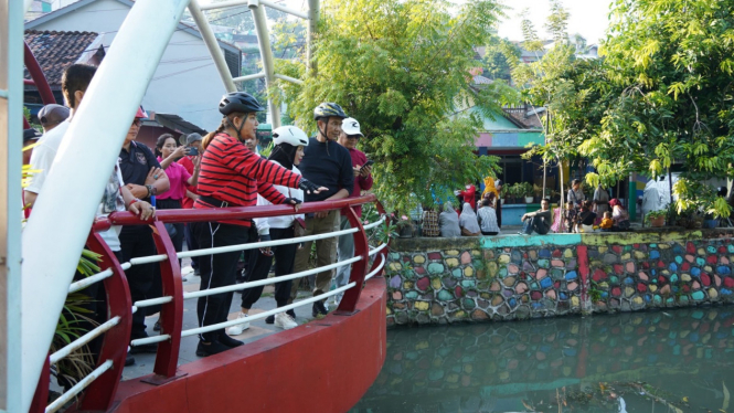 Wali Kota Semarang Mbak Ita saat meninjau Wisata Kampung Pelangi.