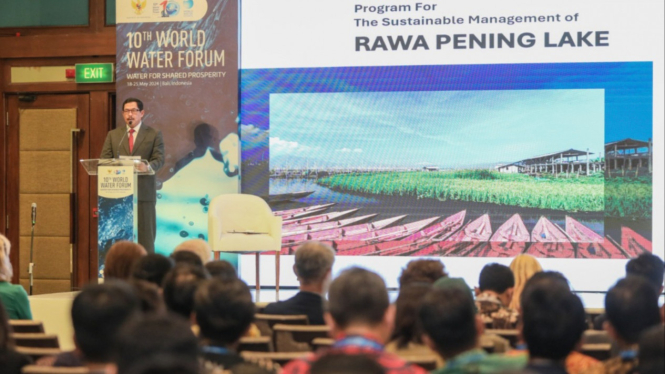 Pj Gubernur Jateng Nana Sudjana berbicara di World Water Forum 2024.