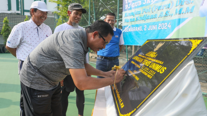 Pj Gubernur Jateng Nana Sudjana Meresmikan Lapangan Tenis Unimus