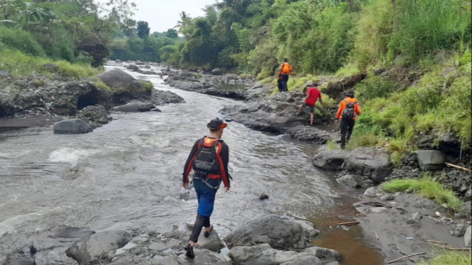 Tim SAR gabungan saat cari korban di Sungai Mejagong Pemalang