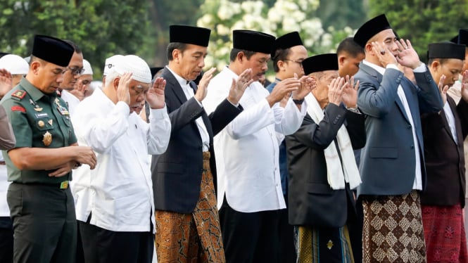 Presiden Jokowi dan Pj Gubernur Jateng Salat Ied di Semarang