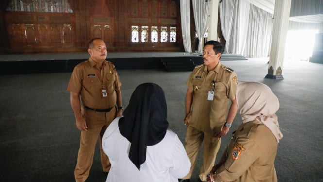 Pj Gubernur Jawa Tengah memeriksa kesiapan Ballroom Merapi