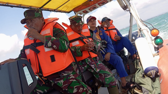Tim SAR gabungan lakukan pencarian di Laut Rembang