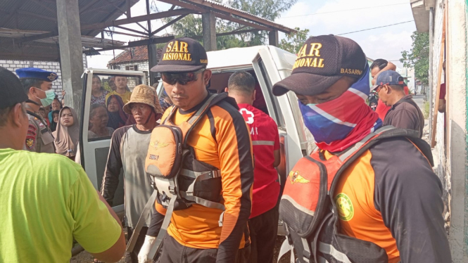 Tim SAR temukan nelayan yang tenggelam di Laut Rembang