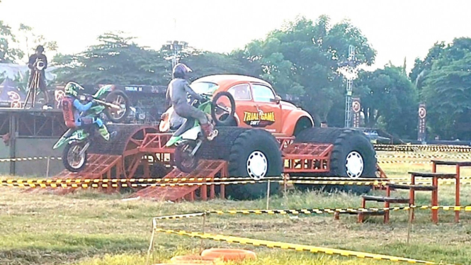 Aksi Crosser beradu nyali di ajang bergengsi Trial Game Dirt 2024