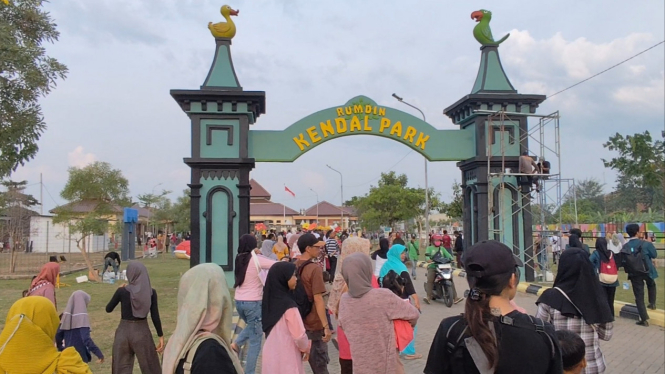 Gerbang Rumdin Kendal Park.