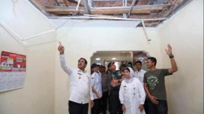 Pj Gubernur Jawa Tengah menengok masyarakat terdampak gempa