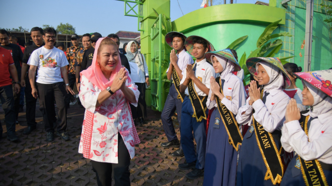 Wali Kota Semarang Hevearita Gunaryanti saat berkunjung ke SMP N 22