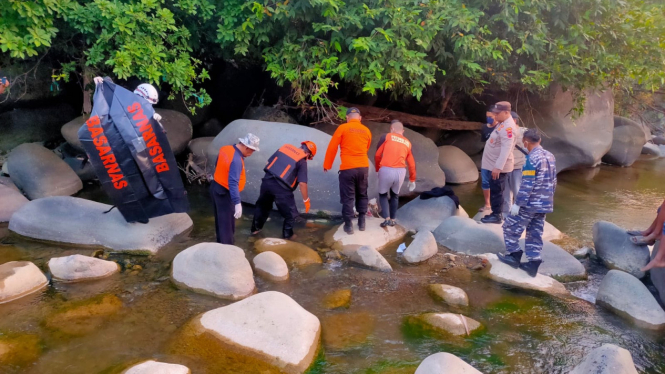 Tim SAR gabungan temukan korban hilang di Sungai Lumeneng