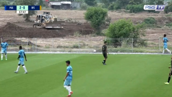 Laga latihan bersama PSIS vs Bhayangkara FC di lapangan POJ City.