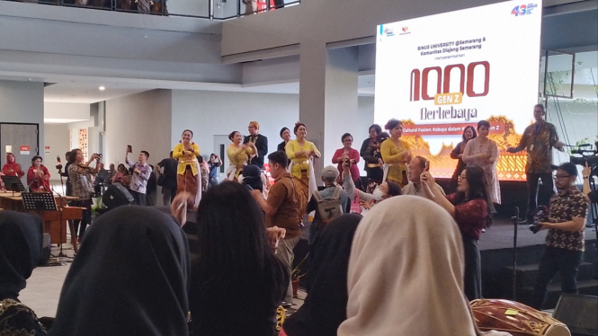 Acara Kebaya: Generasi Z dalam Cultural Fusion di BINUS Semarang.