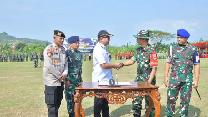 Sekda Kota Semarang Iswar Aminuddin saat TMMD di Tembalang