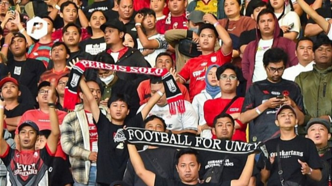 Suporter sepak bola Persis Solo.