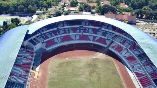 Stadion Jatidiri Semarang sedang direnovasi.