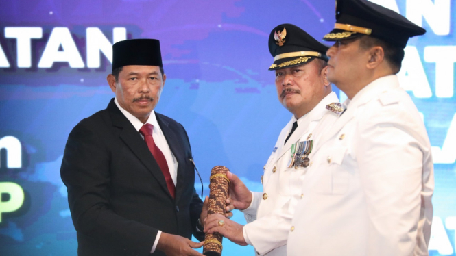 Pj Gubernur Jateng lantik Pj Bupati Cilacap dan Pati