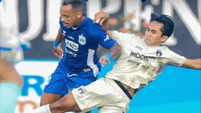 Laga Liga 1 PSIS melawan Persita di Magelang.