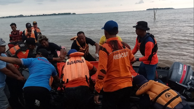 Tim SAR gabungan evakuasi korban di Laut Jepara