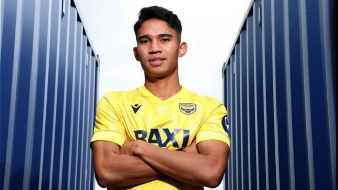 Marselino Ferdinan berseragam Oxford United.