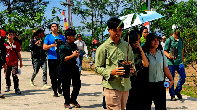 Mahasiswa Baru UKSW Tanam 500 Pohon