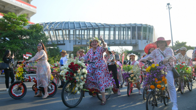 Wali Kota Semarang bersama peserta Merdeka Flower Festival 2024.