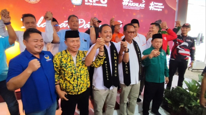 Yoyok Sukawi dan Joko Santosa mendaftar ke KPU Kota Semarang.