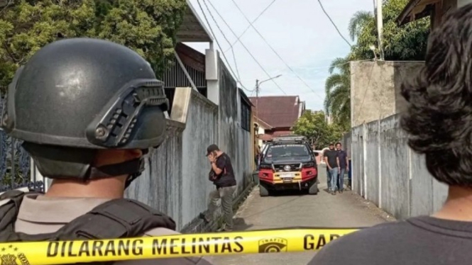 Suasana di sekitar rumah Bacagub Aceh yang terjadi ledakan.