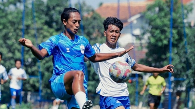 Laga PSIS melawan PSIS U20.