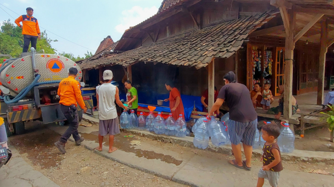 BPBD Kab Semarang Berikan Droping Air Warga Borangan