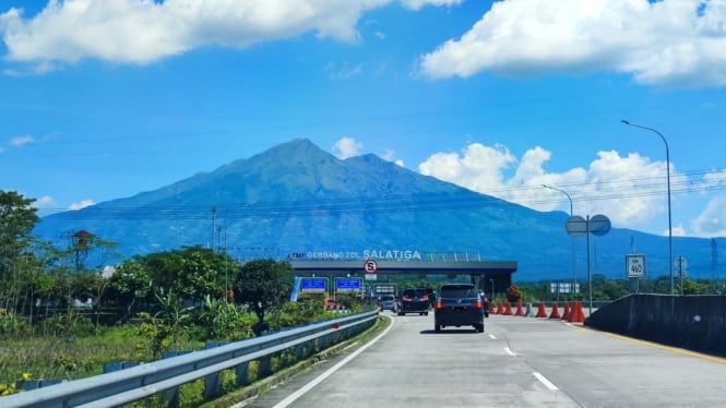 Jalan tol Trans Jawa di Salatiga.