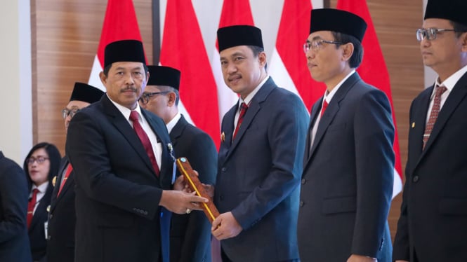 Nana Sudjana kukuhkan 6 Pjs Bupati dan Wali Kota Baru