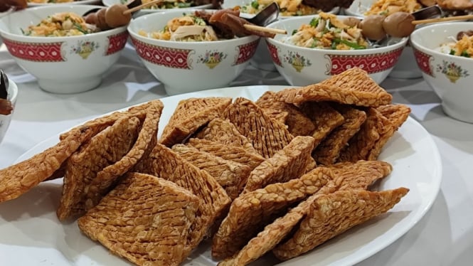 Tempe goreng garing krispi ala Soto Semarang.