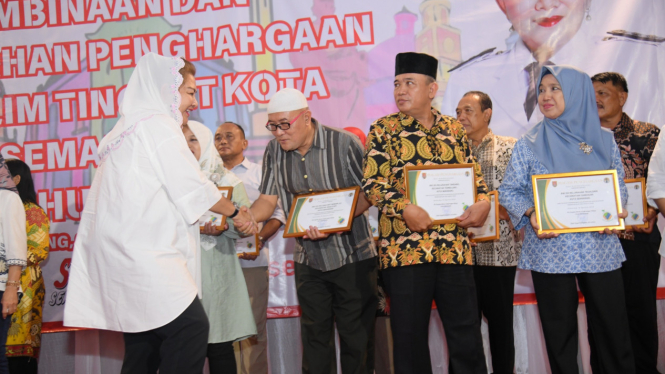 Wali Kota Semarang beri penghargaan Program Kampung Iklim