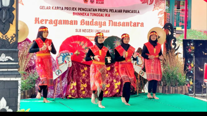 Siswa SLB N Ungaran Bawakan Tarian Tor-Tor Dari Sumut