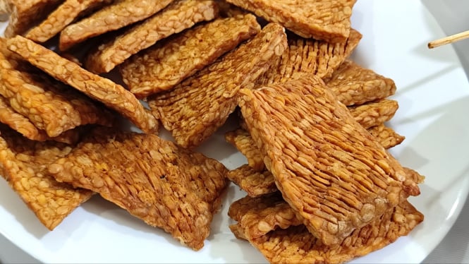 Tempe goreng garing merekah.