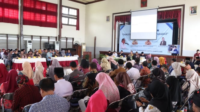 Dialog "Gangster Resahkan Masyarakat" di SMA 1 Semarang