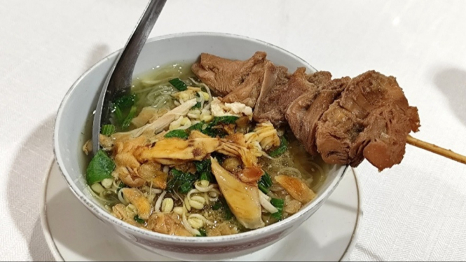 Cara membuat Soto ayam khas Semarang.