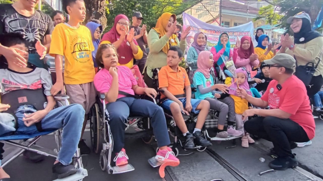 Calon Wali Kota Semarang Iswar bersama penyandang disabilitas