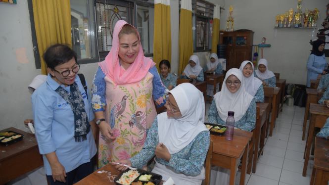 Wali Kota Semarang simulasi makan bergizi di SMPN 21