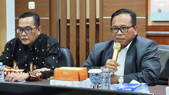 Rektor Unissula Semarang Prof Gunarto (kanan) umumkan PMB.