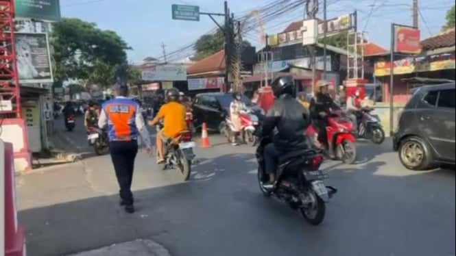 Kepadatan arus lalu lintas di Mijen Kota Semarang