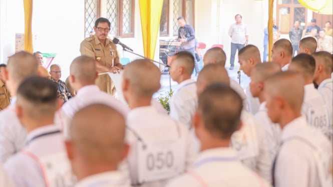 Pj Gubernur Jateng Nana Sudjana bekali peserta seleksi magang ke Jepang