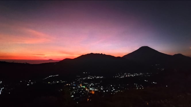 Keindahan Pintu Langit Wonosobo, salah satu spot sunrise terbaik.