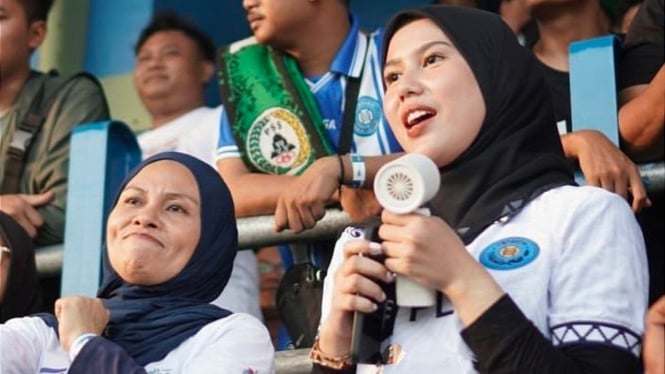 Cabut Kudus Belanda Birton (kanan).